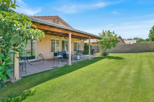 CASA AZUL 3-bedroom house in delightful Indio with WiFi, hot tub, golf course