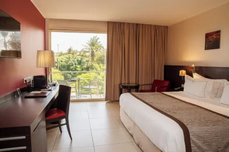 Terrou-Bi Отели рядом с достопримечательностью «Dakar port»