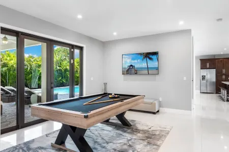 New Central Miami Home, Sleeps 20, 70' TV, Pool, Game Room, Spacious Backyard