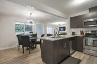 Bright and Cozy suite, great for work stays or vacations heart of Campbell River