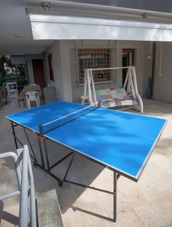 Large apartment with garden near the center and the beach. Pet ok