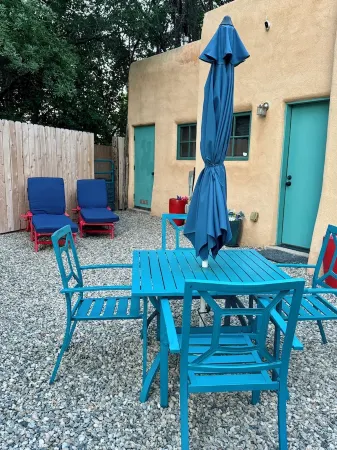 Peaceful/Relaxing. Walking distance to the Taos Plaza, side-walks all the way.