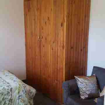 Self contained cottage home away from home for holiday or business Rooms