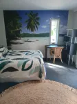 Quiet studio. Park up and walk to beach, shops, cafés & bars!
