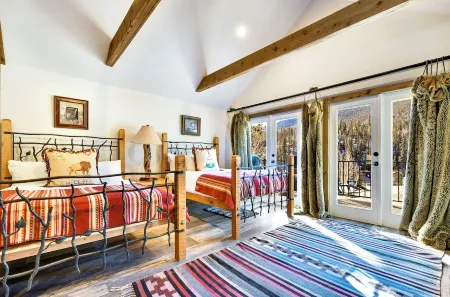 The Rockwall Cabin at Bison Peak Lodge