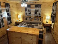 Your rustic lakeside retreat awaits at Goldens on the Lake! - Wifi