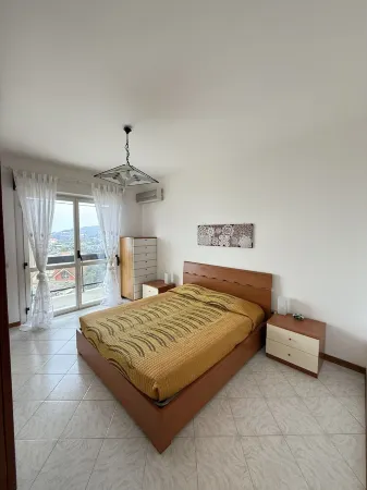 Your retreat in Varazze - spectacular views and the sea at your fingertips! Отели в г. Варацце