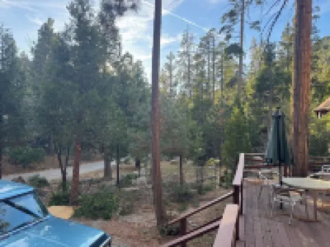 Charming 3-bedroom cabin in Idyllwild-Pine Cove with WiFi