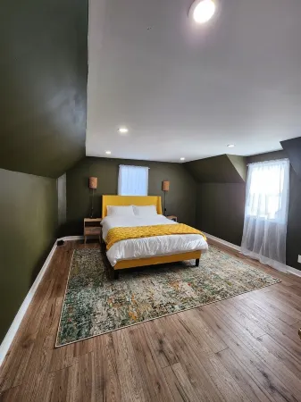 This is a private second-floor suite with its own entrance. Отели в г. Банкрофт