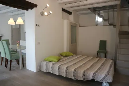 Traditional Piazza Home/Balcony/ Private Garden Отели рядом с достопримечательностью «Cernobbio (co)»