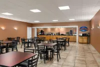Baymont by Wyndham Salem Roanoke Area - breakfast