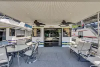 Tranquil Waterside Escape: Premier Houseboat Rental on Center Hill Lake