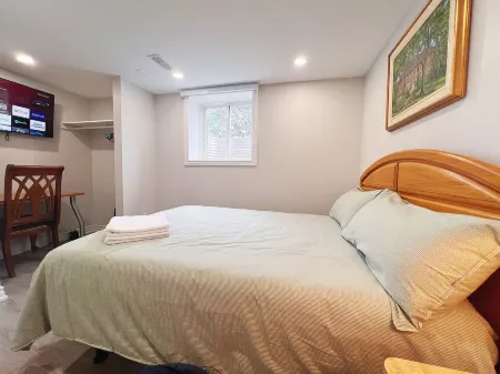 Cozy Rooms Near Subway