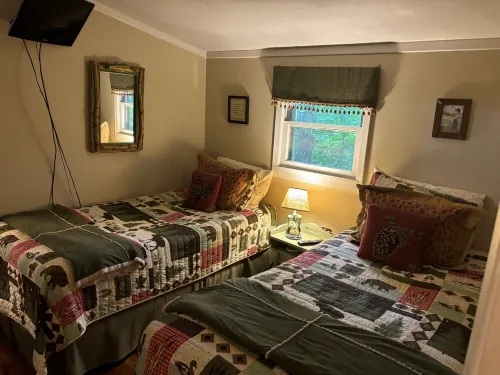 Charming Cabin in Mirror Lake, Highlands North Carolina