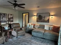 Cozy, comfortable home in a quiet neighborhood! Hotels in Clarendon