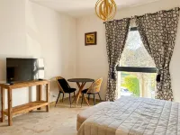 EXCEPTIONAL BED & BREAKFAST IN A PROVENCAL MAS with gourmet breakfast Hotel a Chateaurenard