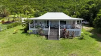 Rose House, charming 2-bedroom house with pool and WiFi, AC, Falmouth, Antigua のホテル