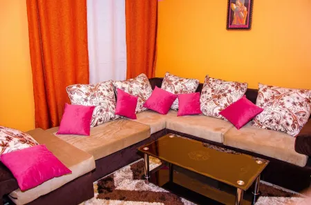 Comfy Homes Nanyuki - Pink House