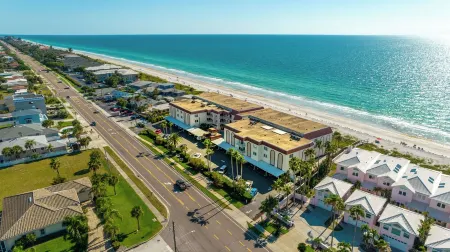 Charming Beachfront 2-bedroom condo on Belleair Beach