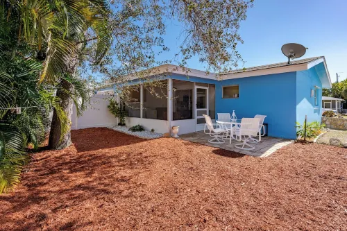 Blue Oasis in Downtown Naples