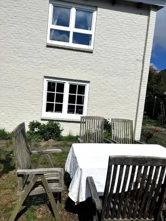 Cozy cottage on the outskirts of Hamburg with garden and good connections Отели в г. Борстель-Хоэнраден