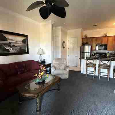 Sun-Soaked Condo near Old Town Others