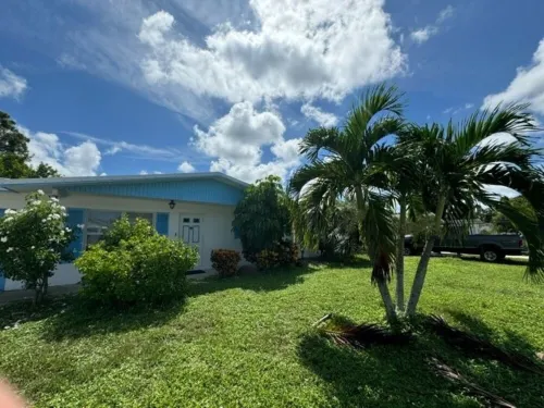 3-bedroom house in fabulous Bradenton with AC, WiFi, Youtube TV, pool and more..