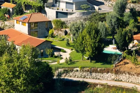 Casa S. Miguel Arcanjo - T5 Отели в г. Каникада