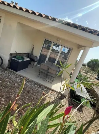 Villa T2 Domaine de Manon Отели в г. Синь