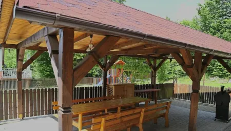 Family-Friendly Retreat with Hot Tub and Draft Beer - 5 Mins from Bear's Lake!