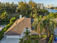 Heated Pool, Tiki Bar and Outdoor Cinema - Elegant Beachfront Oasis