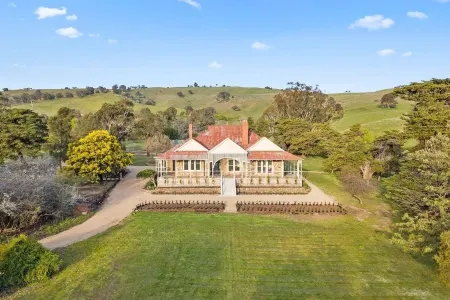 Restored Luxury Historic Glenroy Homestead