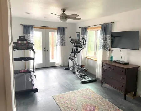 Gorgeous large 2-bdrm w'mtn views, lg yard, fire pit in delightful Anchor Point Отели в г. Анкор Пойнт