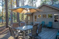 Spacious Sunriver retreat w/hot tub + bikes.  Family + Pet Friendly!