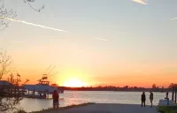 Charming 1-bedroom cottage in lovely Pawleys Island Walk to Boat ramp Dogs ok