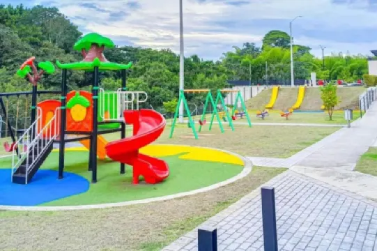 Enjoy relaxing in this charming 2BR/1BA APT Hotel di 