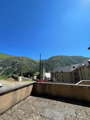 Appartement T2 Avec Terrasse Pour 6 Personnes Hotels in Campan