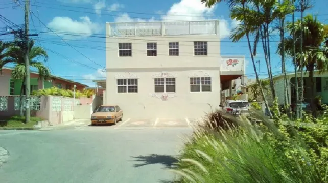 One Bedroom apartment in Warrens quiet location