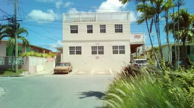 One Bedroom apartment in Warrens quiet location