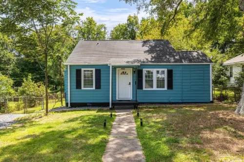 NEW Cozy Bungalow 3 bed/2 bath w/King & pet friendly - Coliseum•GAC•UNCG<5 min