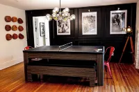 NEW Luxe Retro Sports Retreat~Walk to Stadiums