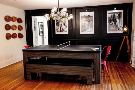 NEW Luxe Retro Sports Retreat~Walk to Stadiums