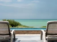 Water Front property for large families. With all the amenities you need. Hotels in Chelem