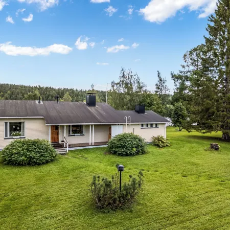 Spacious 3BR House - River View & Sauna