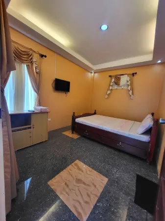 Luzmin BH - Beachfront Cottages Отели рядом с достопримечательностью «Our Lady of the Immaculate Conception Church»