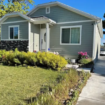 Mountain & City Getaway: 6BR, 2 Kitchens, 3 Bathrm