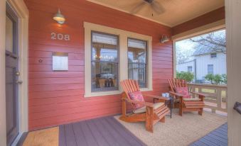 Charming Craftsman Home!-2 Blks from Main St!
