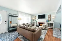Adorable, Peaceful Retreat In Premier Fort Wayne Location, Sycamore House