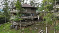 Herman's Hideaway: Remodeled Sugar Mountain Condo, Steps to the Slopes!