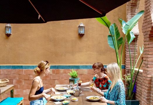 호텔 라운지 내부 예시